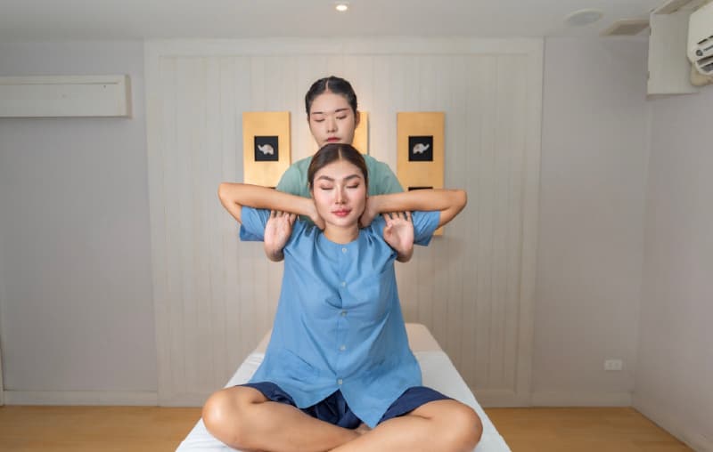 How Aromatherapy Massage Promotes Sleep Naturally